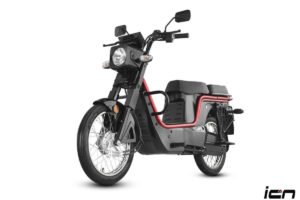 Kinetic e-Luna moped 